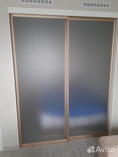 Перегородка из дверей купе для зонирования комнаты