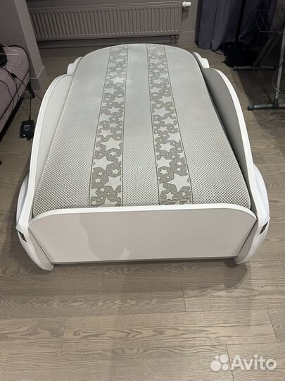Детская кровать машина