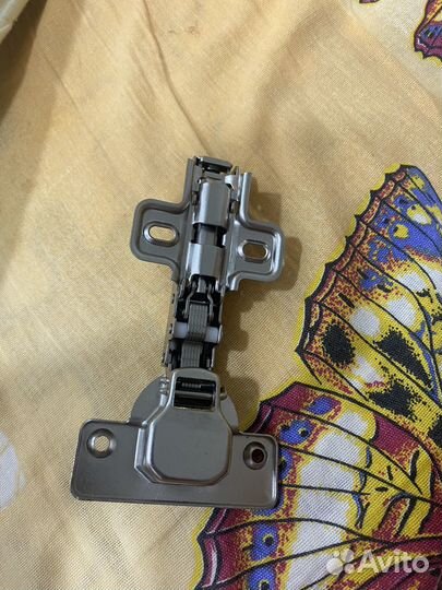 Петля мебельная с доводчиком