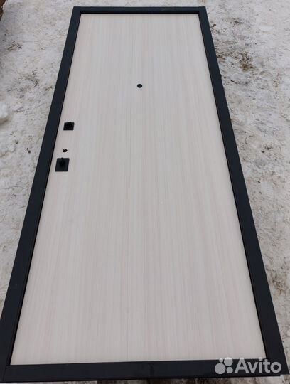 Дверь входная металлическая новая