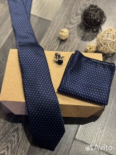 Набор - галстук, платок и запонки