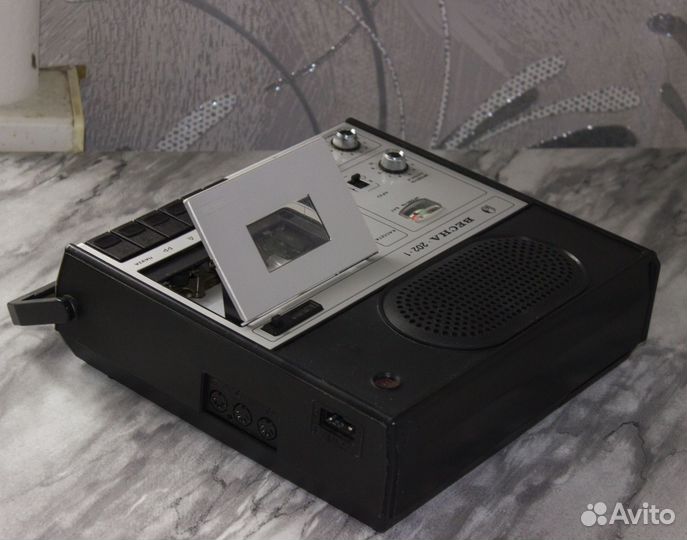 Магнитофон весна 202-1