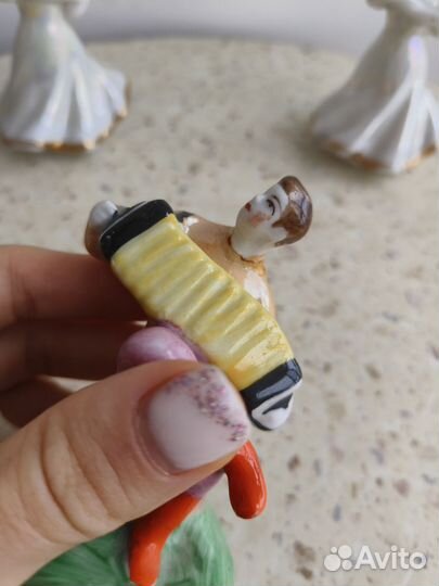 Фарфоровые статуэтки гармонист и танцовщицы