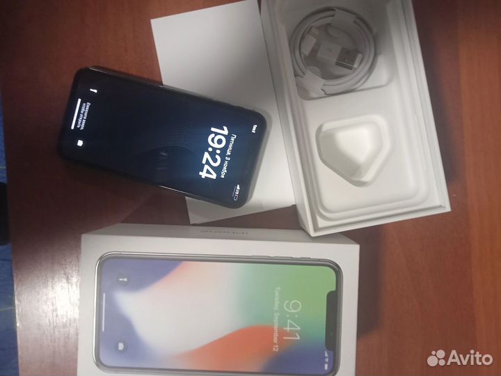 iPhone X, 64 ГБ