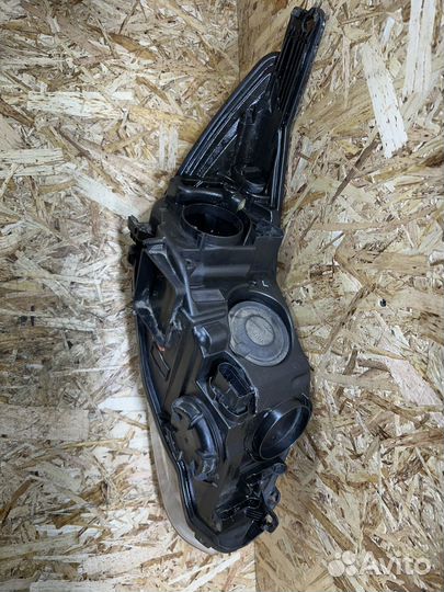 Фара левая передняя Ford Focus 3