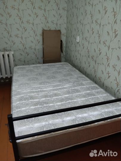 Продам кровать с матрасом