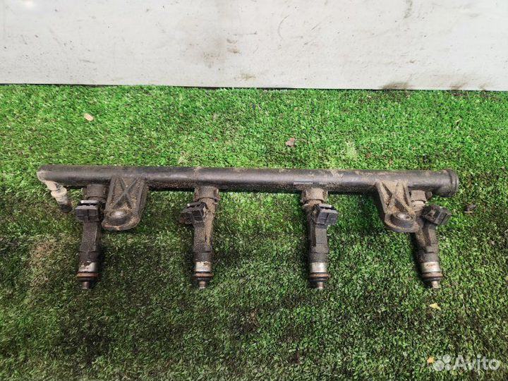 Топливная рейка с форсунками Renault Logan 2 седан