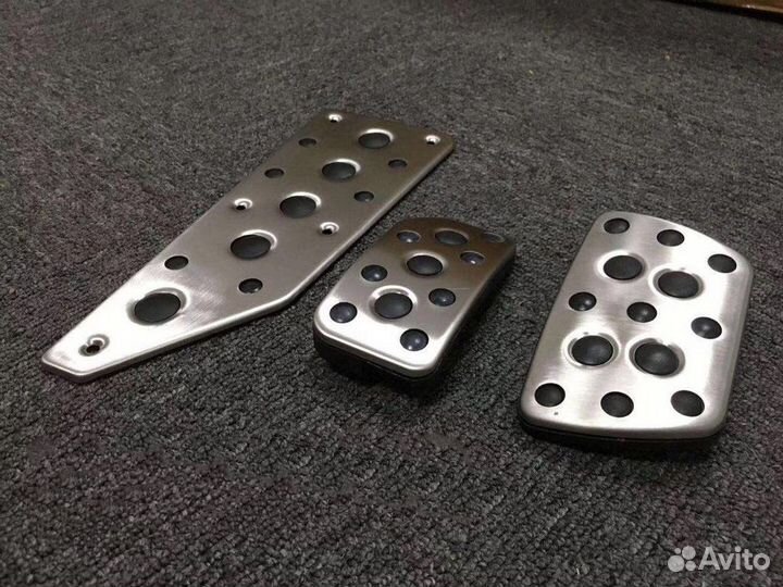 LX570 / LX450d Накладки на педали Superior Z4GY3