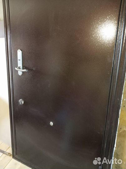 Дверь входная железная