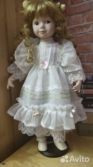 Кукла фарфоровая коллекционная