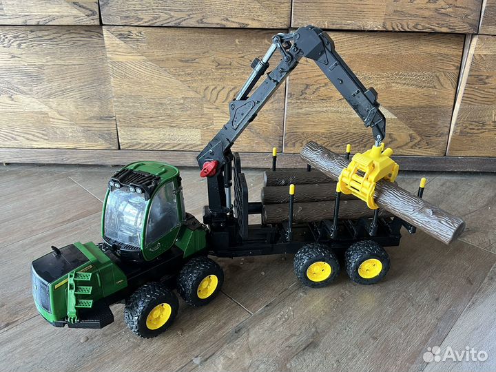 Лесовоз Bruder John Deere