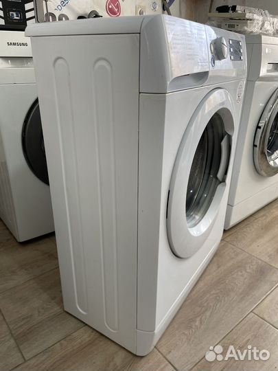 Стиральная машина Indesit 5кг узкая