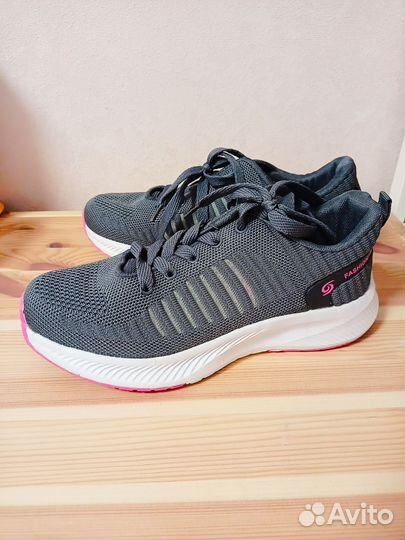 Кроссовки женские, сандалии 37 пакетом