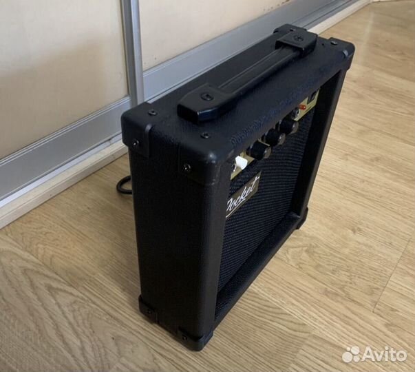 Гитарный комбоусилитель