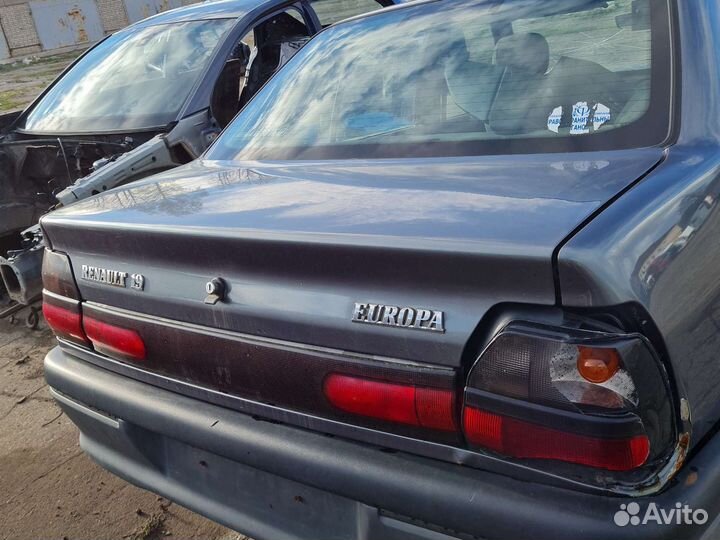 Крышка багажника Renault 19 Рено 19 1.4л