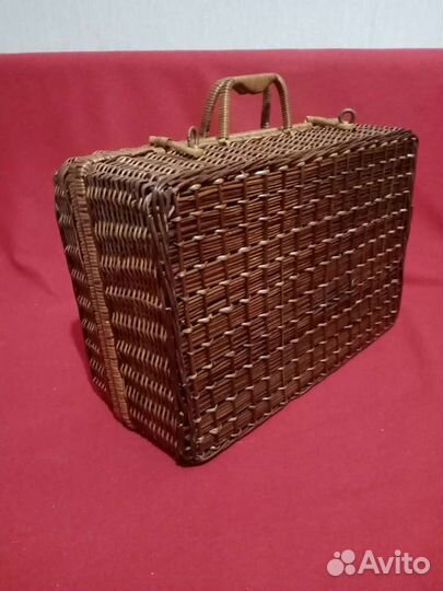 Плетеный чемодан