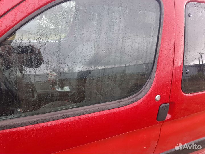 Стекло кузовное Citroen Berlingo