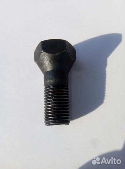 Колесные болты комплект. Под головку на 19