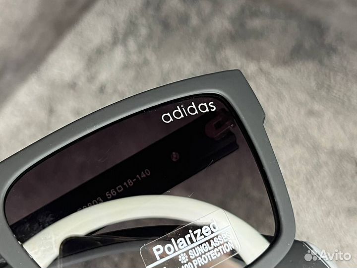 Солнцезащитные очки Adidas
