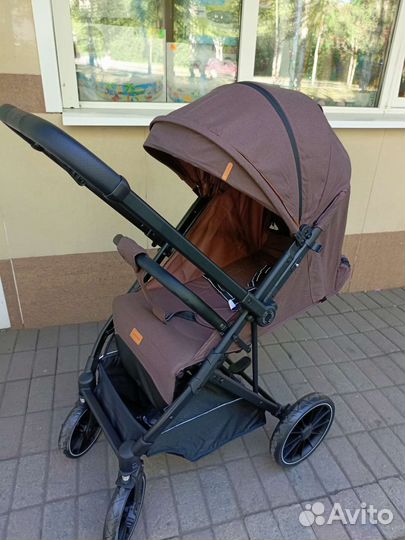Новая прогулочная коляска с перекидной ручкой