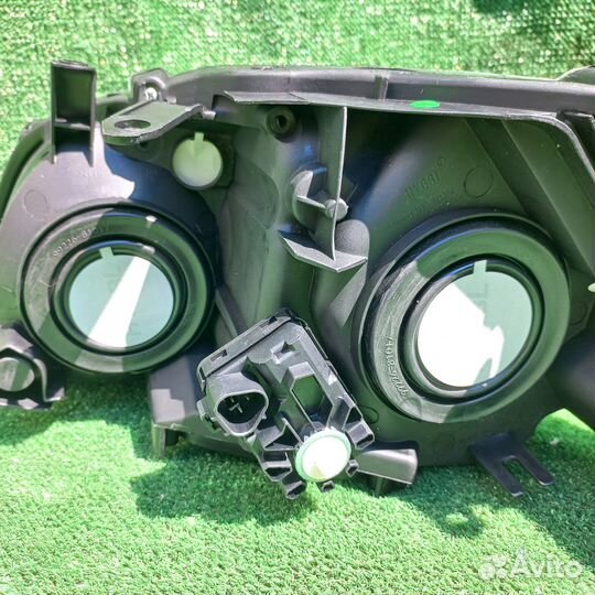 Фара передняя правая toyota corolla e150