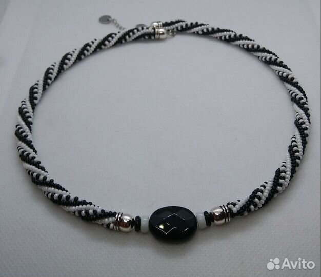 Комплект украшений из чешского бисера и оникса