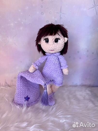 Кукла в пижаме с колпачком