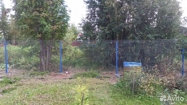 Установка забора из сетки рабицы