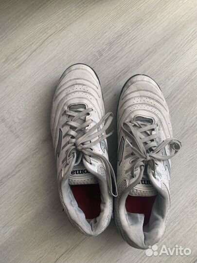 Футбольные кроссовки