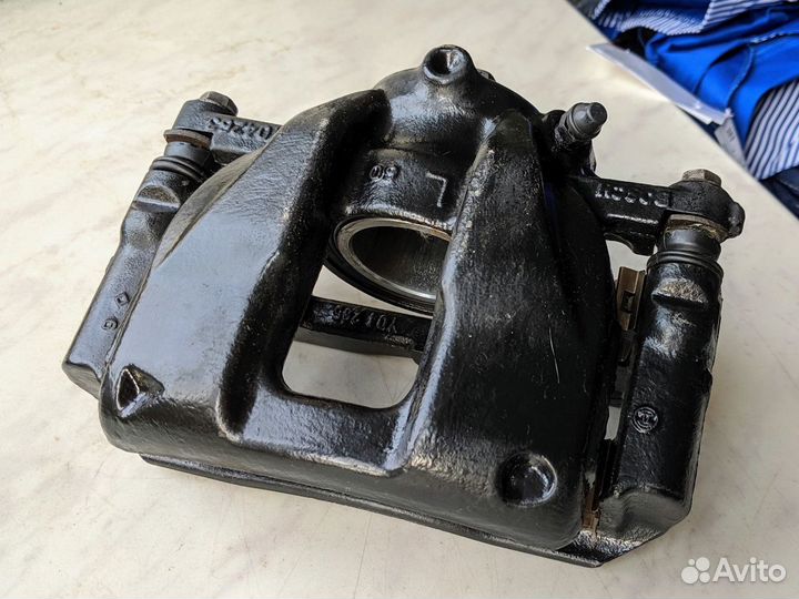 Суппорт тормозной передний Honda CR-V III (07-12)