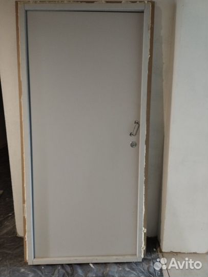 Дверь входная деревянная с коробкой б/у