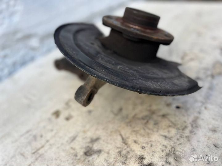 Поворотный кулак Renault Duster 8200881829 правый