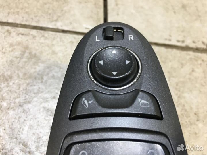 Блок управления стеклоподъемниками Infiniti M M25