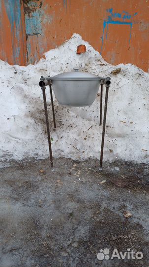 Компактная подставка под казан, шампуры