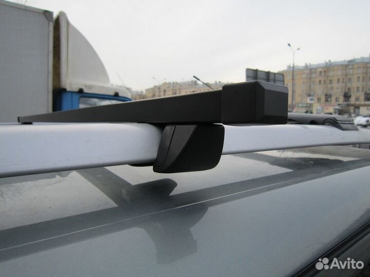 Багажник поперечный на рейлинги