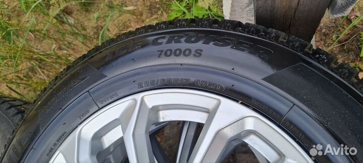 Bridgestone Ice Cruiser 7000S 225/65 R17 102T