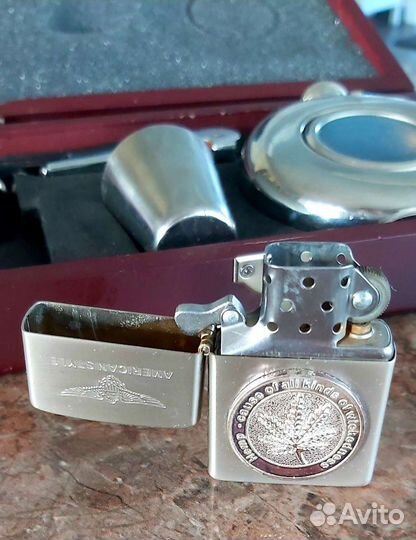 Набор для мужчин:зажигалка,штопор,фляжка,стопка