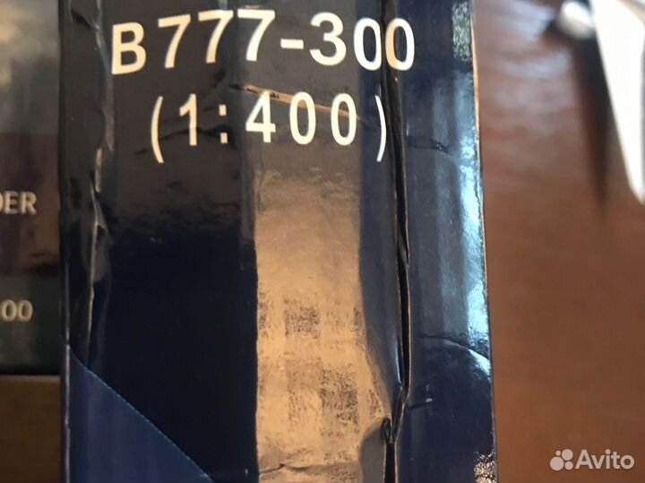 Модель самолета 1 400метал Boeing777-300