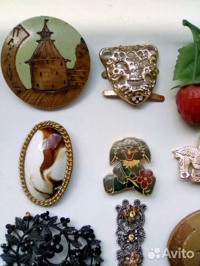 Броши старые