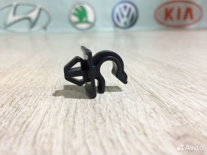 Крючок штанги капота Accent Verna Carens Pican