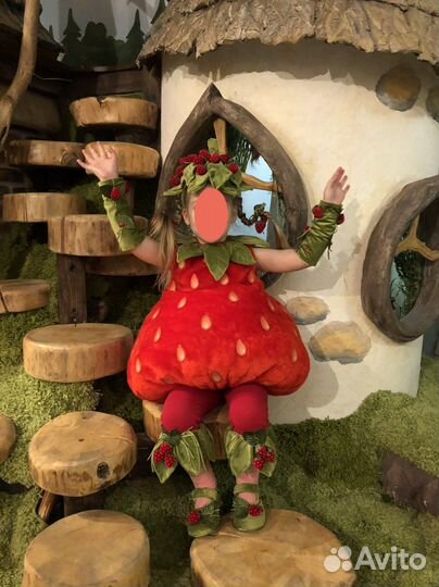 Костюм клубника новогодний + наряды для родителей