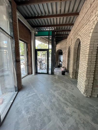 Торговое Помещение, 255 м²