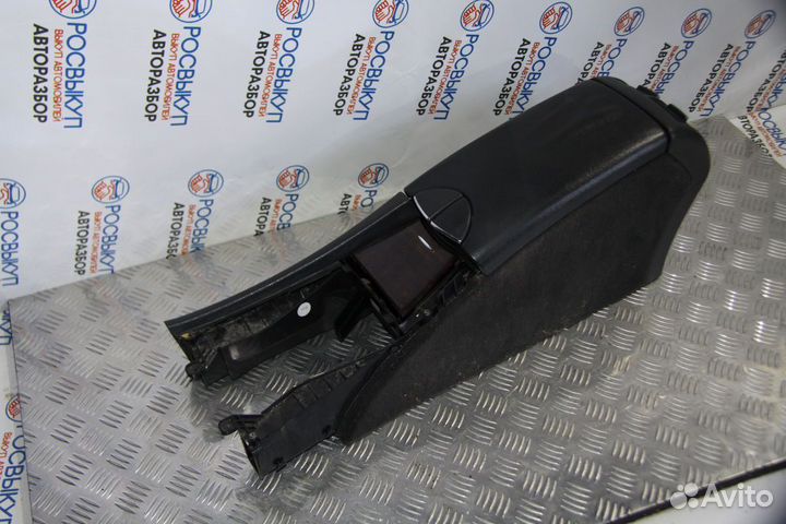 Подлокотник Mercedes W211 E200