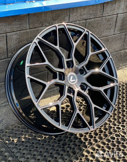 Кованые диски GT Forged R21 на Lexus LX570