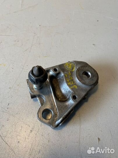 Кронштейн двигателя правый Honda Jazz L13Z2