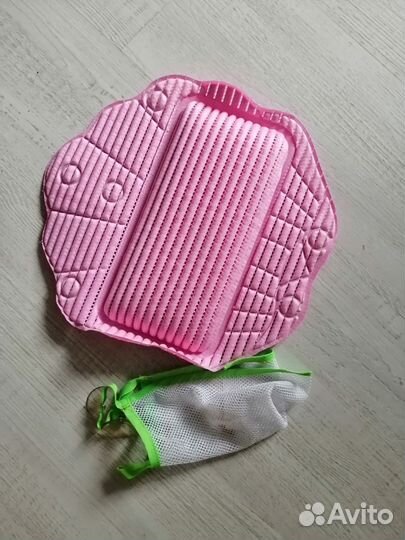 Подушка на присосках в ванну