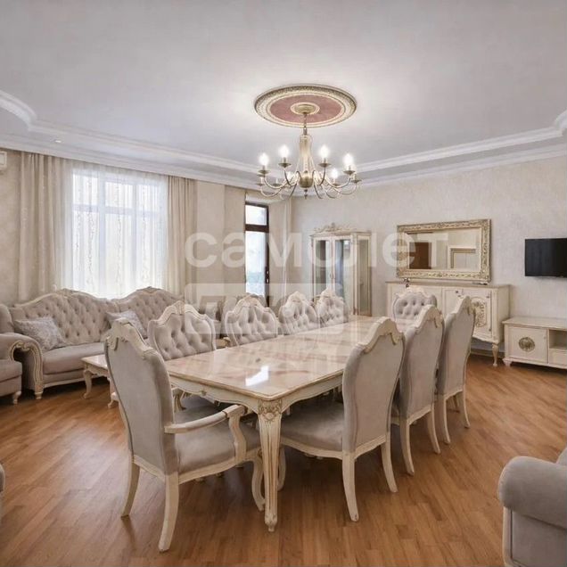 Дом 650 м² на участке 10 сот.