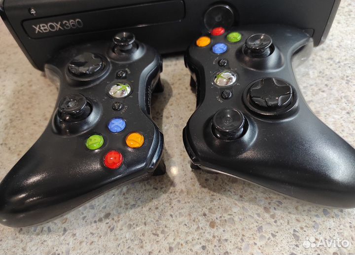 Xbox 360 Slim 320gb + 2 Джойстика