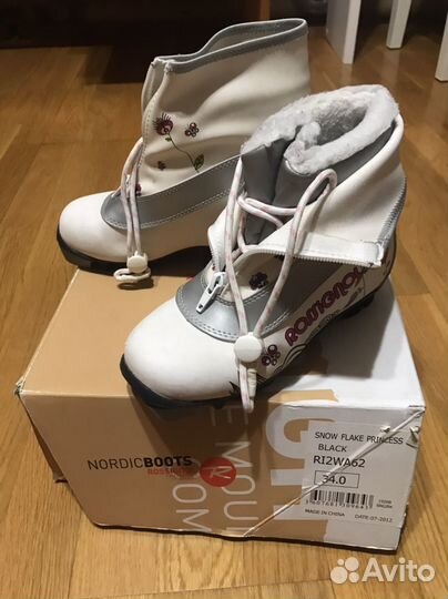 Комплект беговых лыж для девочки