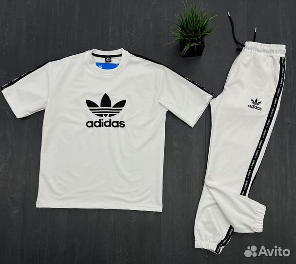 Весенний спортивный костюм Adidas